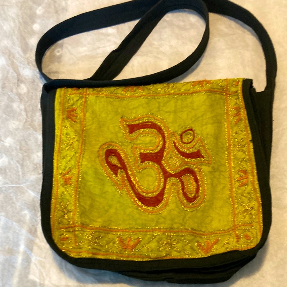 Colorful light cotton shoulder bag, small zip pocket two inside compartments.